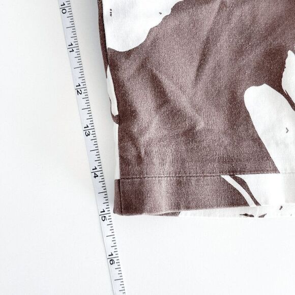 Tommy Bahama 18 Golf Women's Floral Capri Shorts Pants Brown White Size 8 - Picture 6 of 8